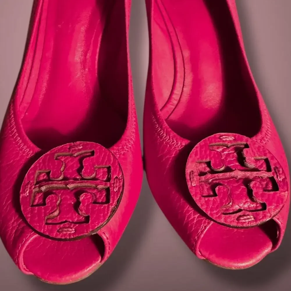 Size 8 TORY BURCH Sally Peep Toe Pink Tumbled Leather Wedge Leather Logo Detail - Picture 9 of 13
